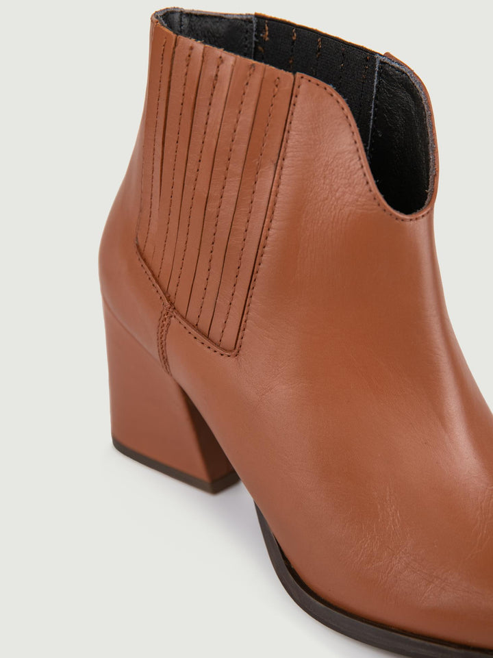 STIVALETTO TEXANO IN PELLE COLOR CUOIO CON SCOLLO