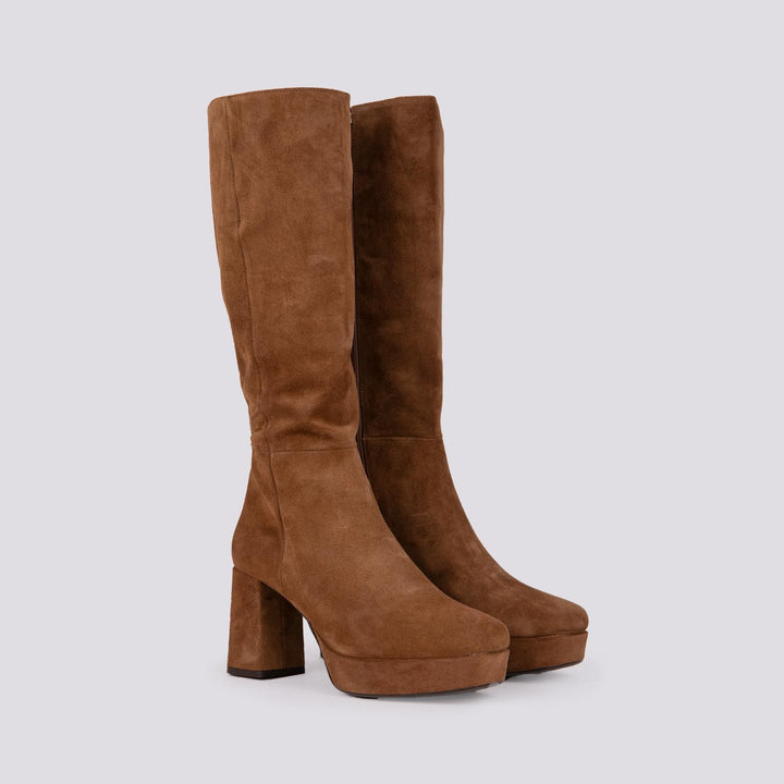 STIVALE ALTO CON TACCO SPESSO E PLATEAU IN CAMOSCIO MARRONE