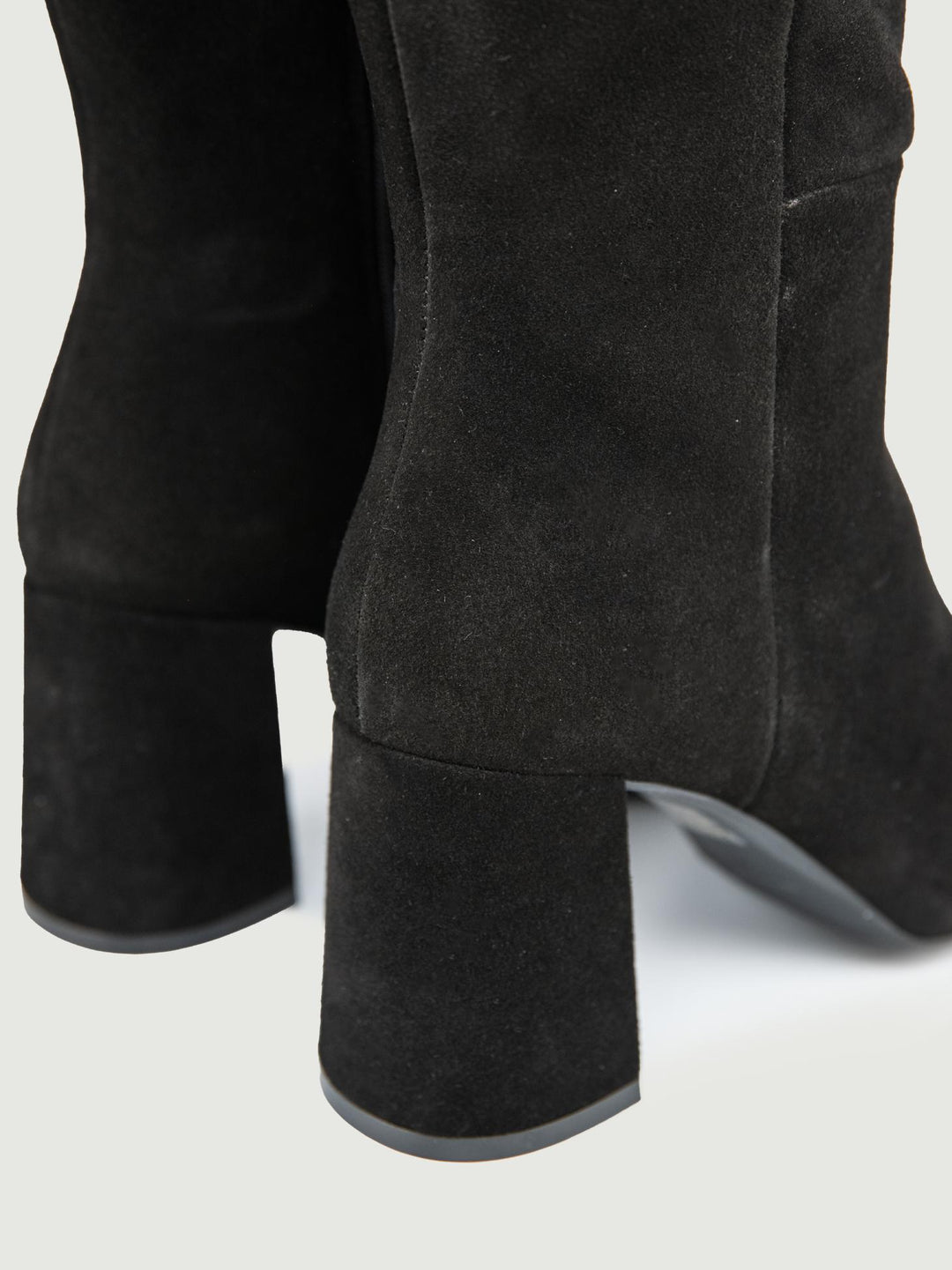 STIVALE IN CAMOSCIO NERO