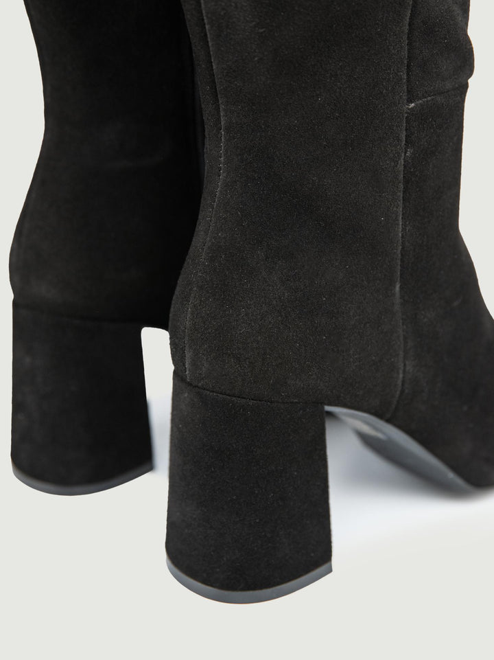 STIVALE IN CAMOSCIO NERO