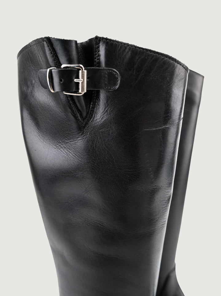 STIVALE IN PELLE NERO CON INSERTO CINTURINO