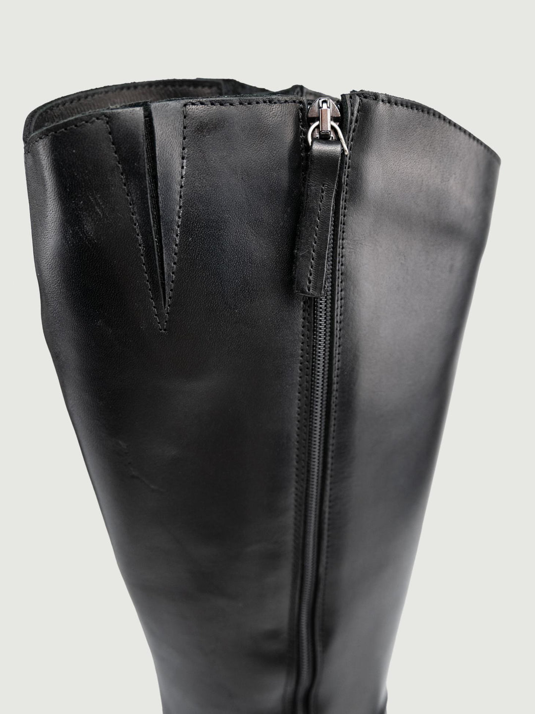 STIVALE IN PELLE NERO CON INSERTO CINTURINO