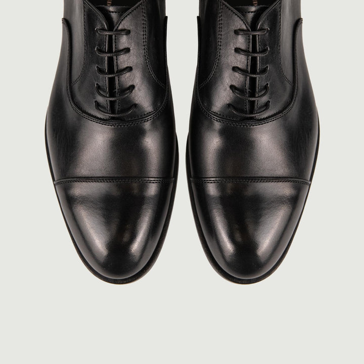 STRINGATA IN PELLE NERA
