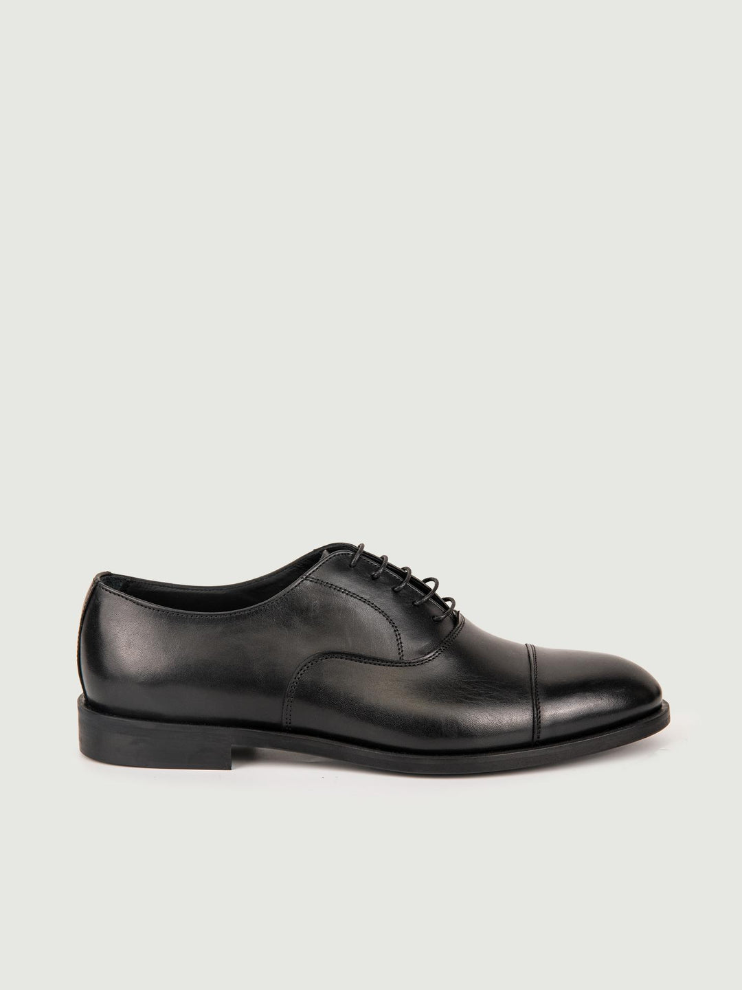 STRINGATA IN PELLE NERA