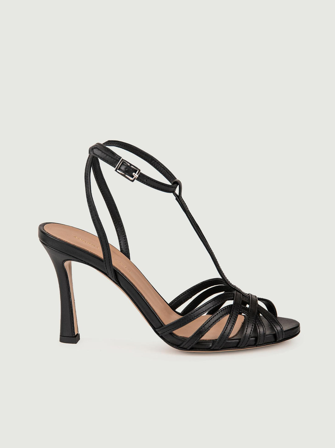 Sandalo con tacco e cinturino in pelle nero