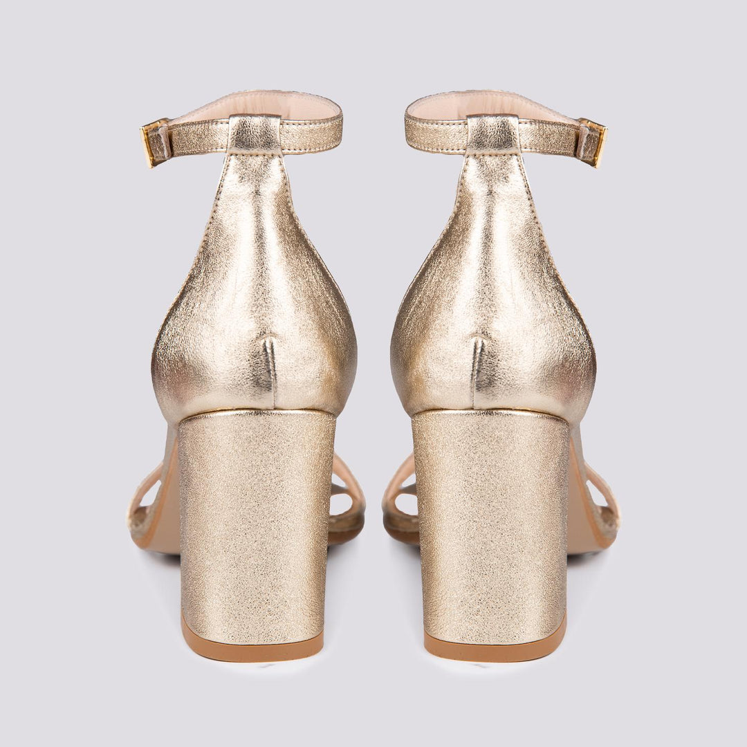 Sandalo con tacco spesso in pelle laminata oro