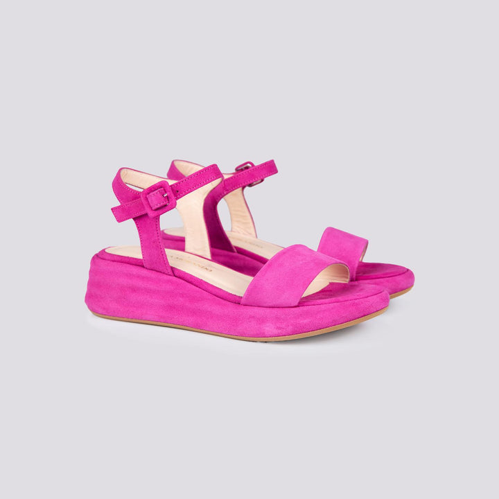 Sandalo zeppa con para in camoscio fucsia