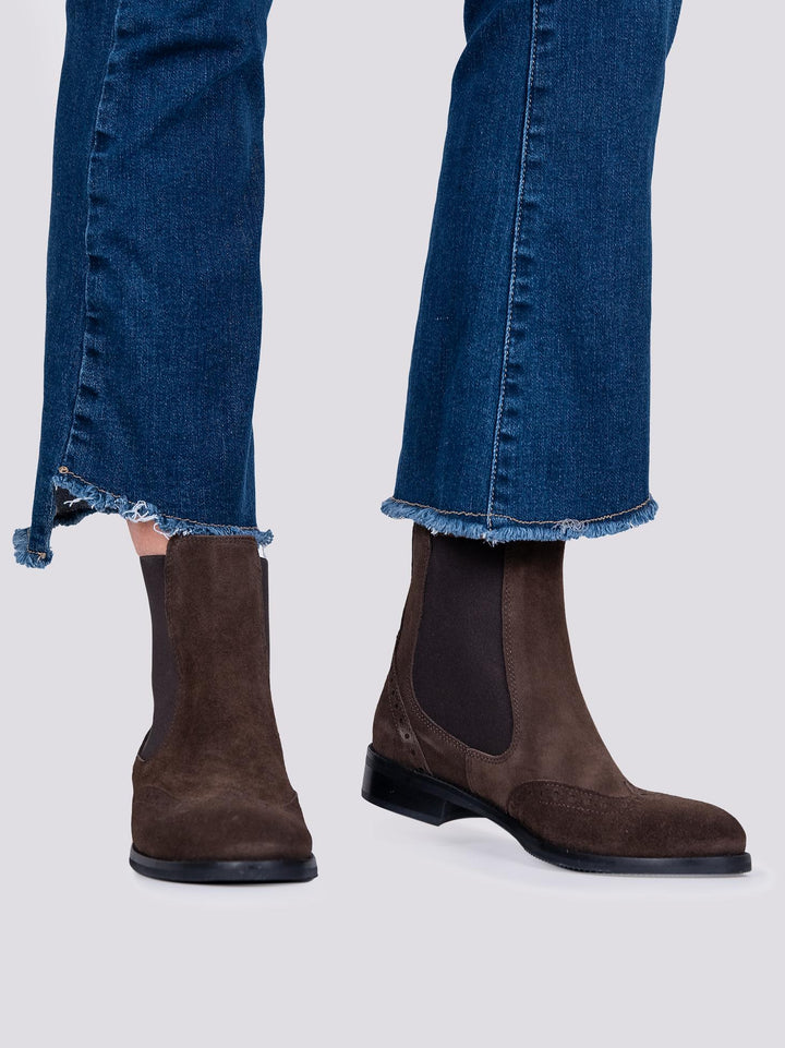 Stivaletto beatles coda di rondine in camoscio marrone