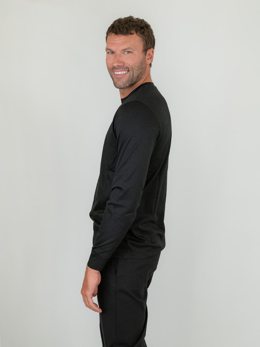 T-SHIRT A MANICA LUNGA NERA