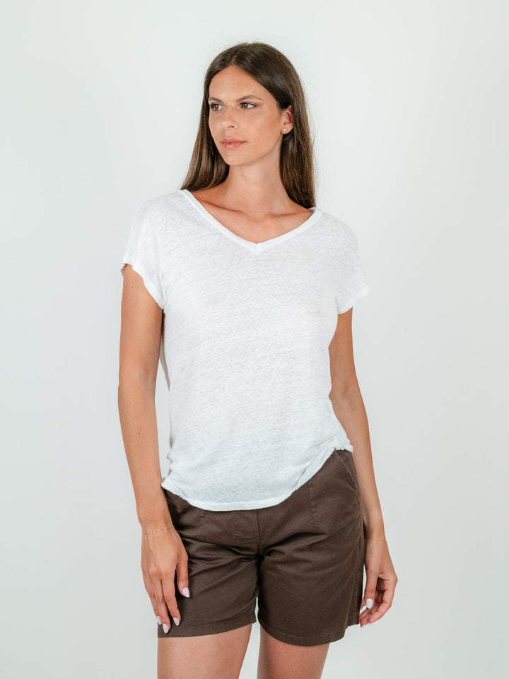 T-SHIRT CON SCOLLO A V IN LINO BIANCA