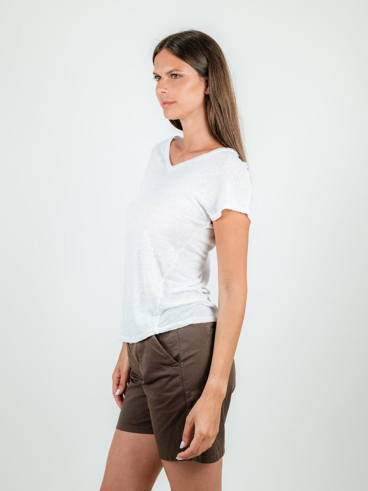 T-SHIRT CON SCOLLO A V IN LINO BIANCA