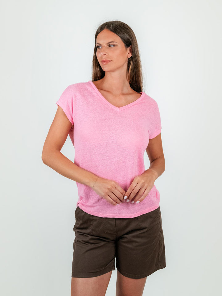 T-SHIRT CON SCOLLO A V IN LINO ROSA