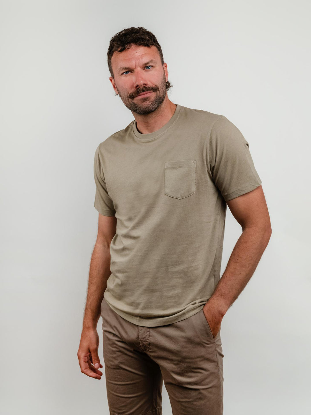 T-SHIRT IN JERSEY CON TASCHINO COLONIALE