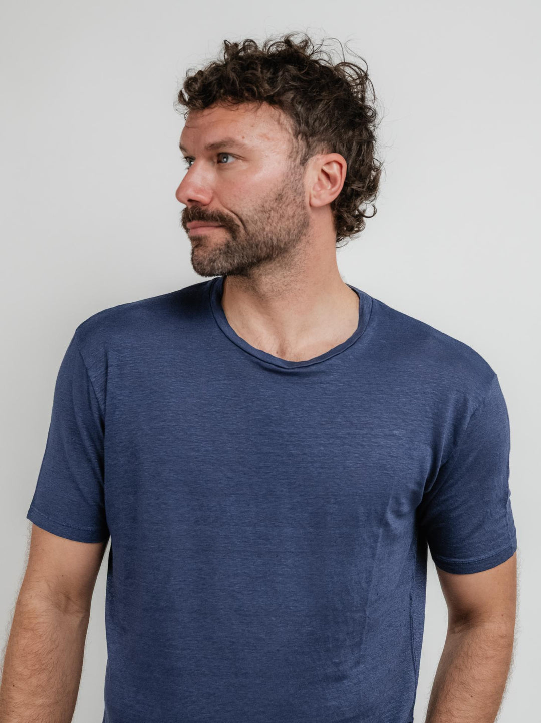 T-SHIRT IN LINO A GIROCOLLO BLU