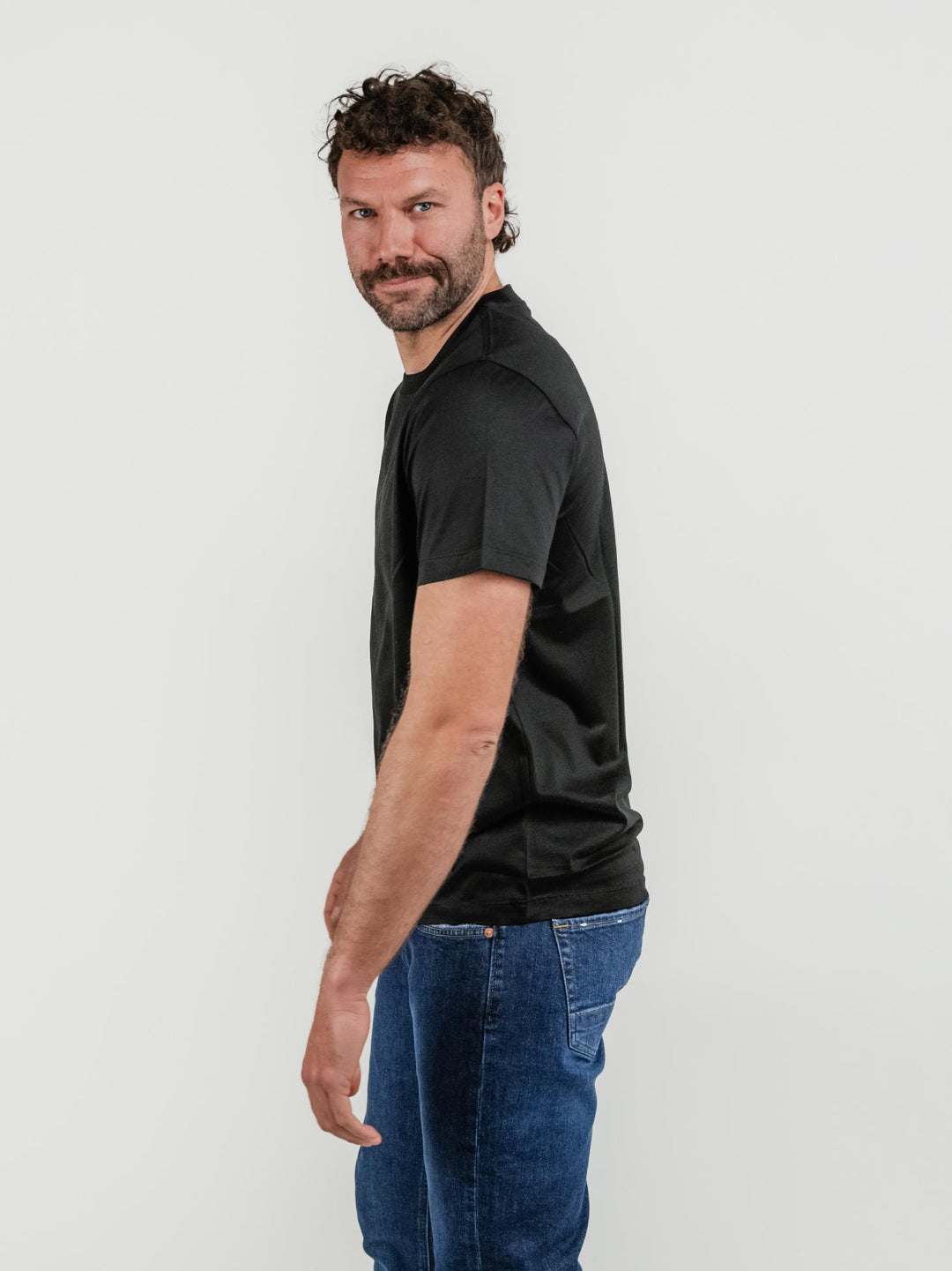 T-SHIRT NERA