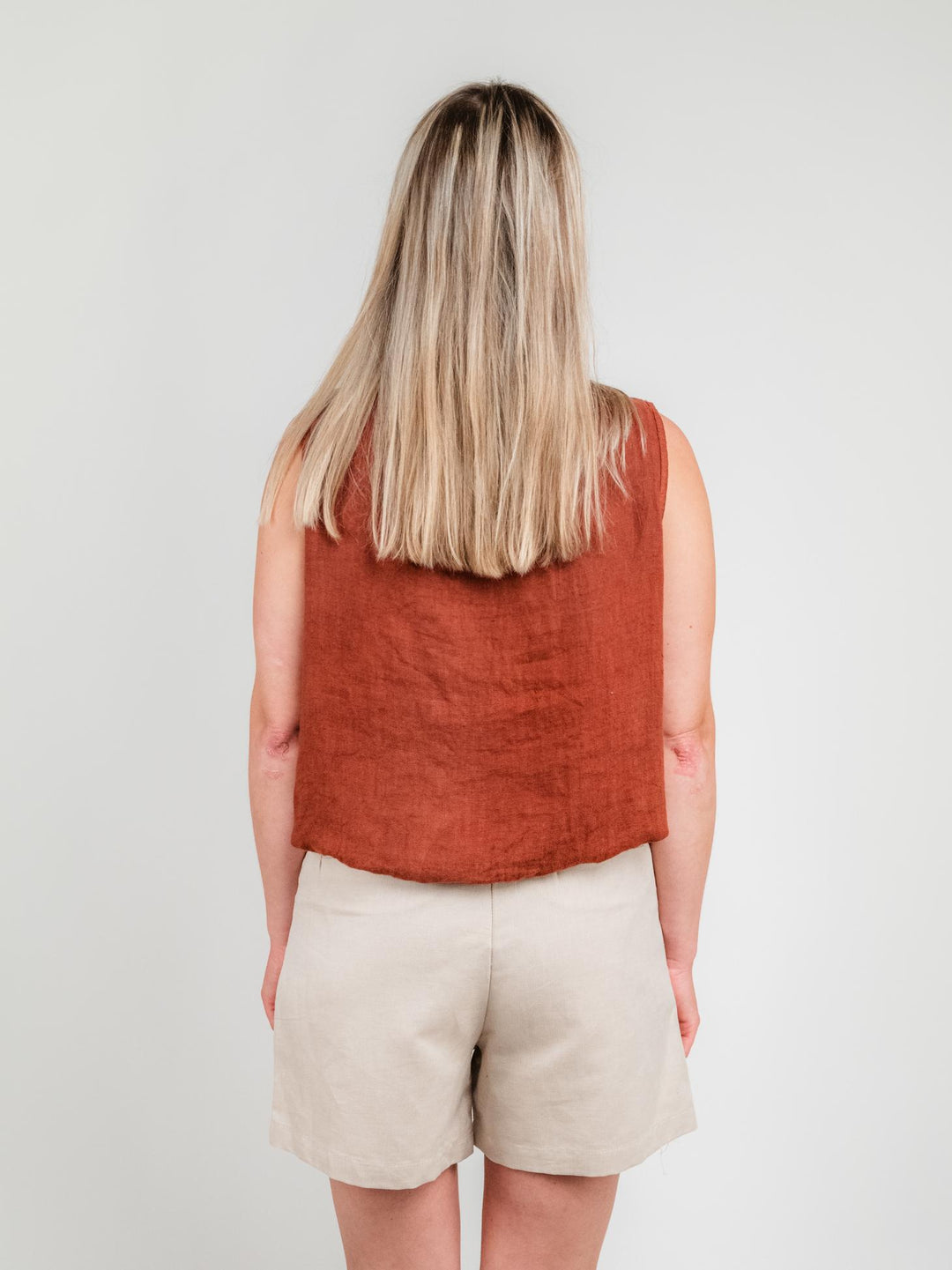 TOP SMANICATO IN LINO RUGGINE