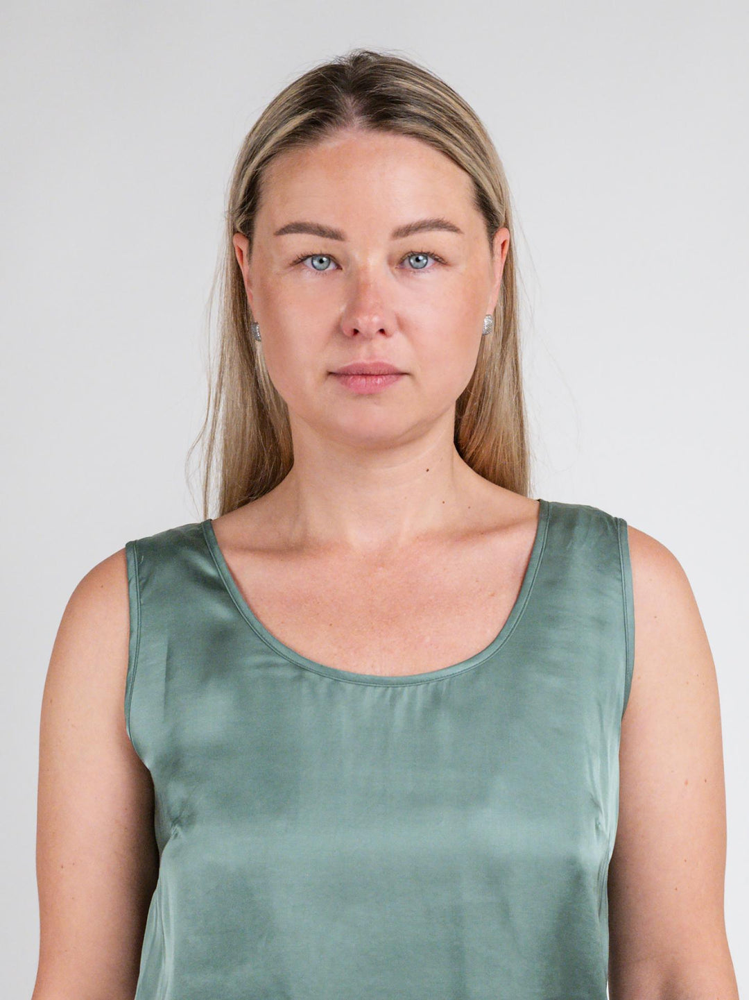 TOP SMANICATO IN RASO VERDE