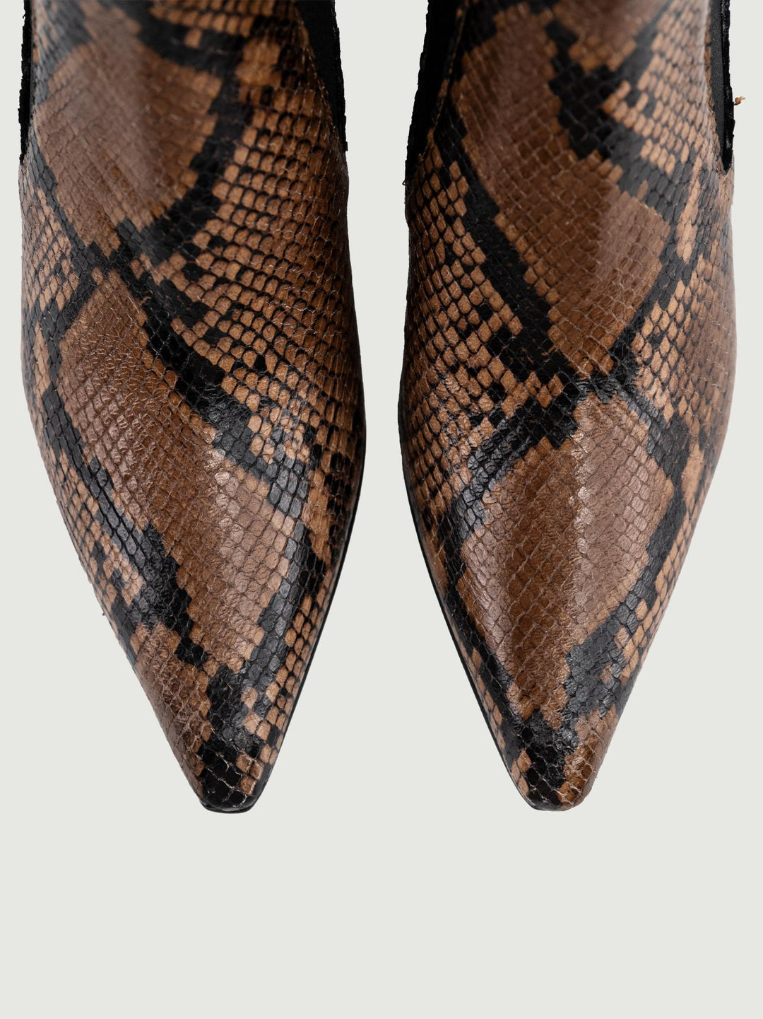 TRONCHETTO CON INSERTI ELASTICI E STAMPA PITONE MARRONE