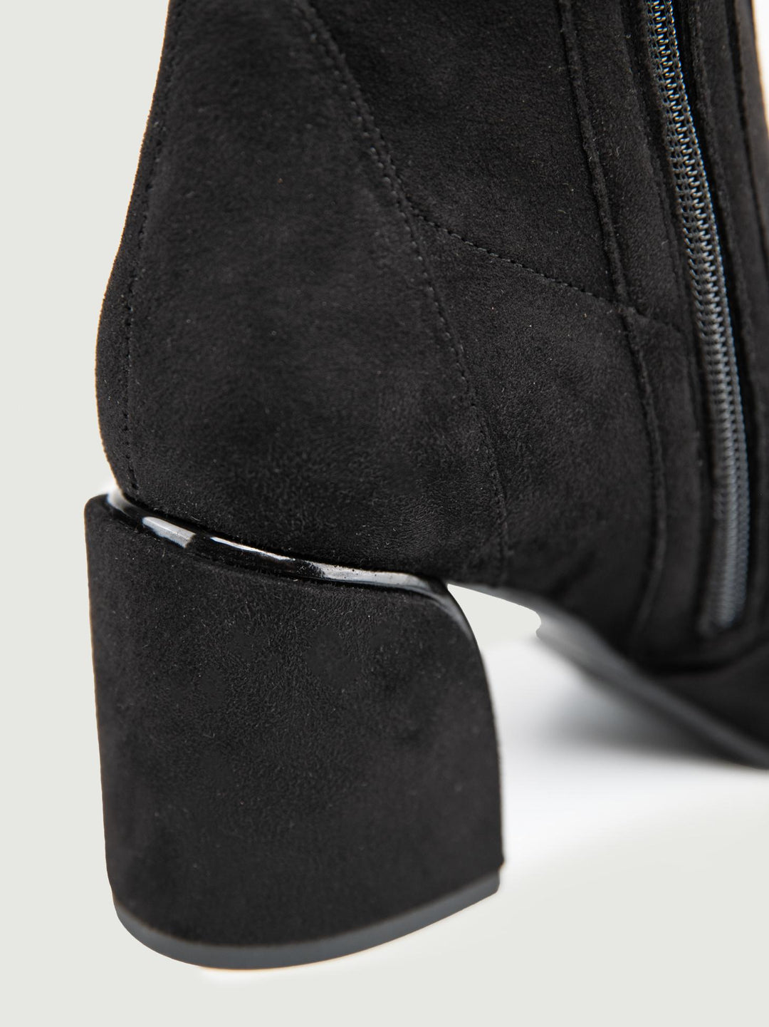 TRONCHETTO IN ALCANTARA NERO
