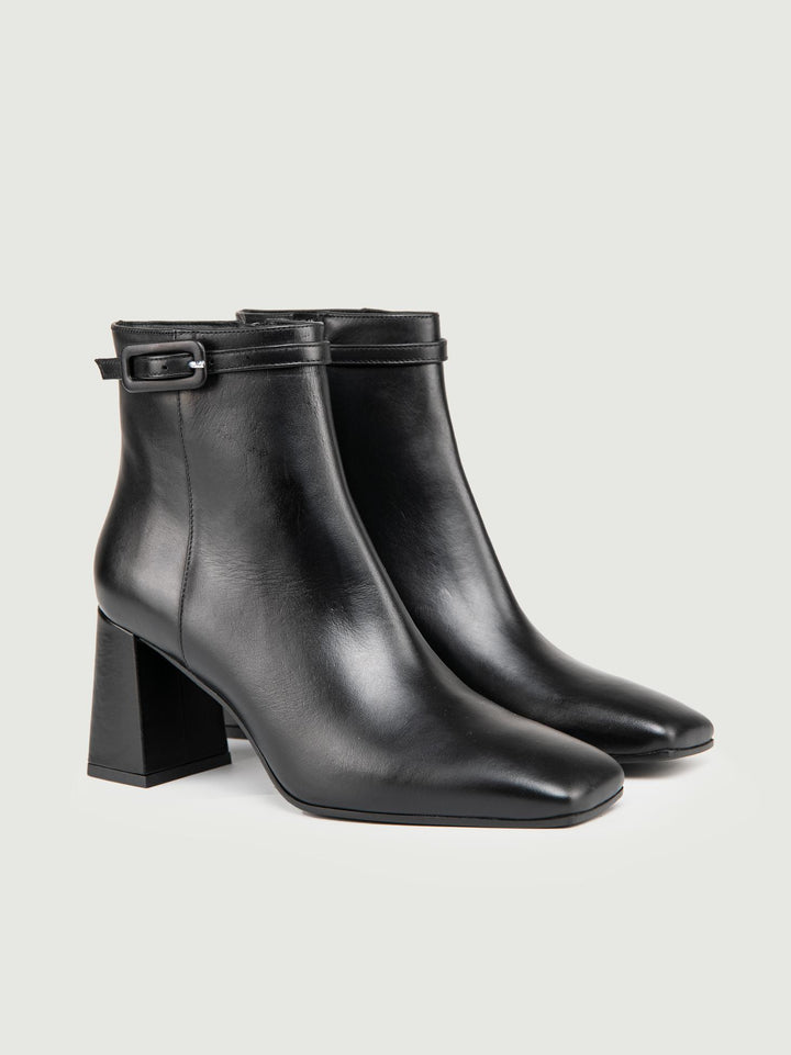 TRONCHETTO IN PELLE NERA