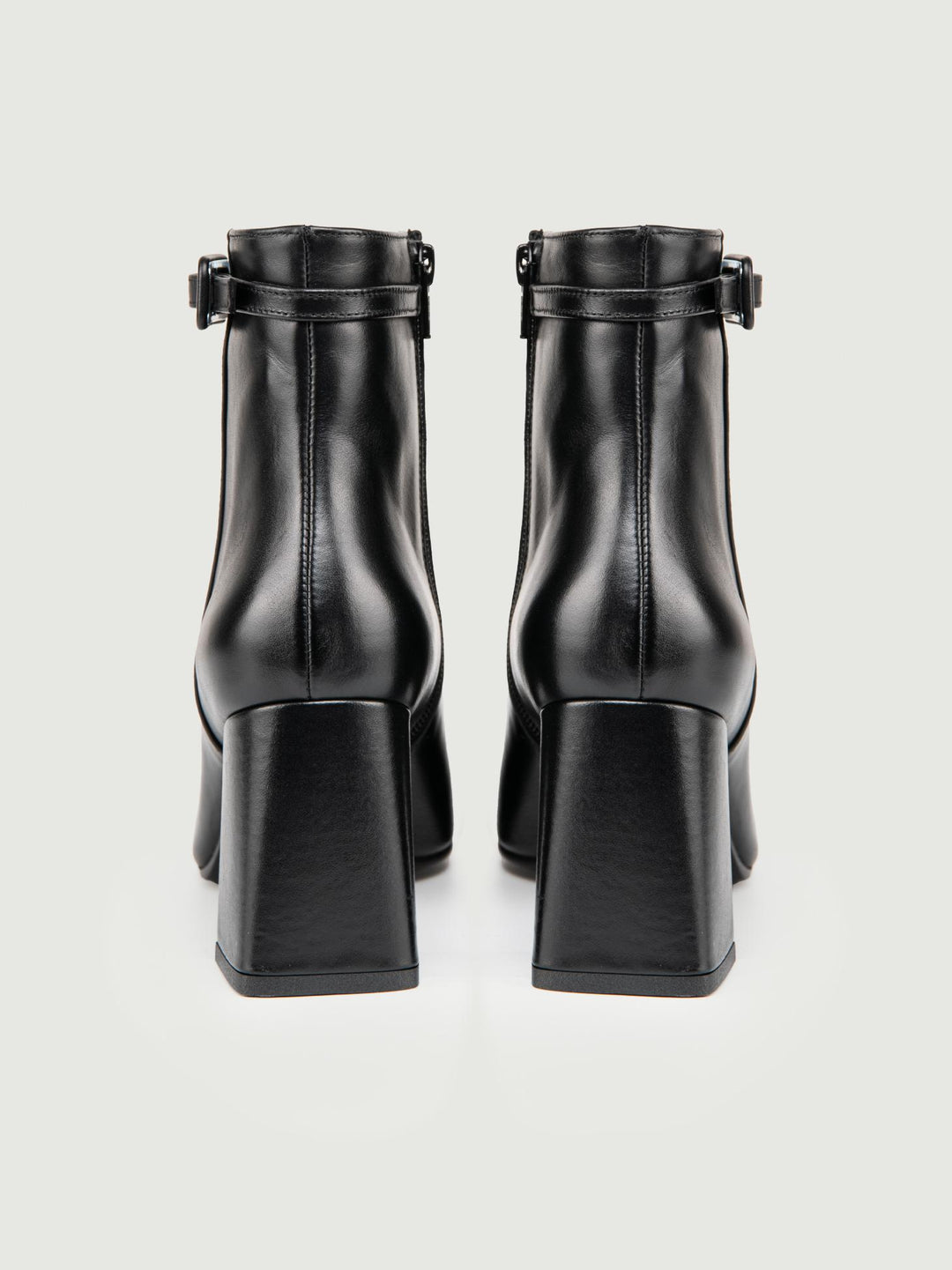 TRONCHETTO IN PELLE NERA