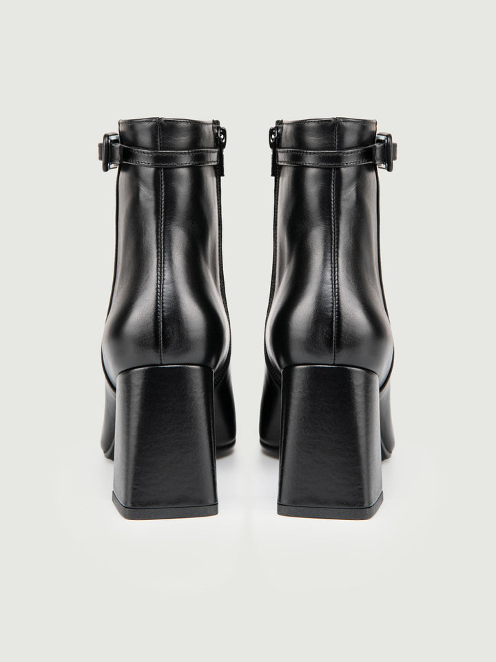 TRONCHETTO IN PELLE NERA