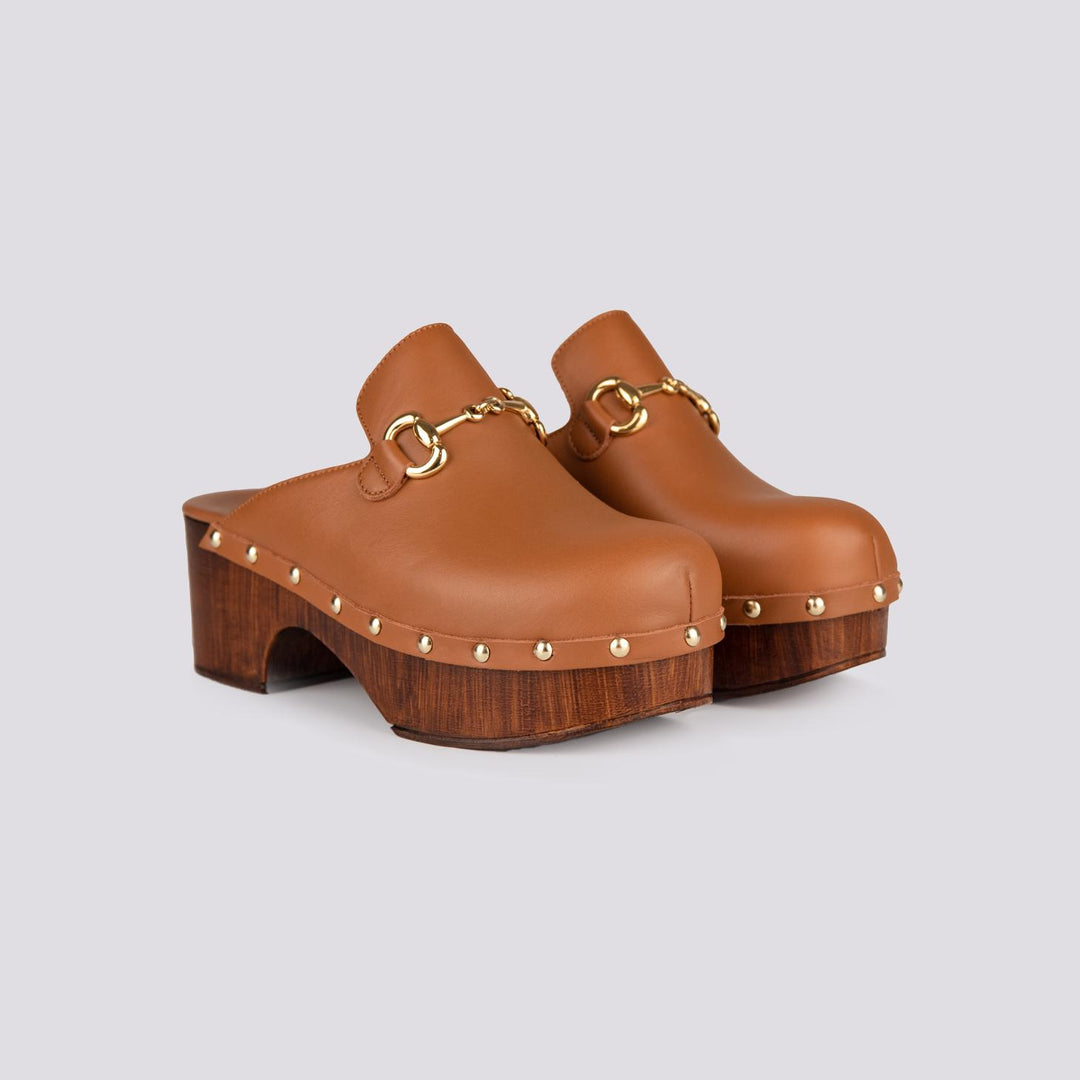 ZOCCOLO IN PELLE CUOIO CON MORSETTO