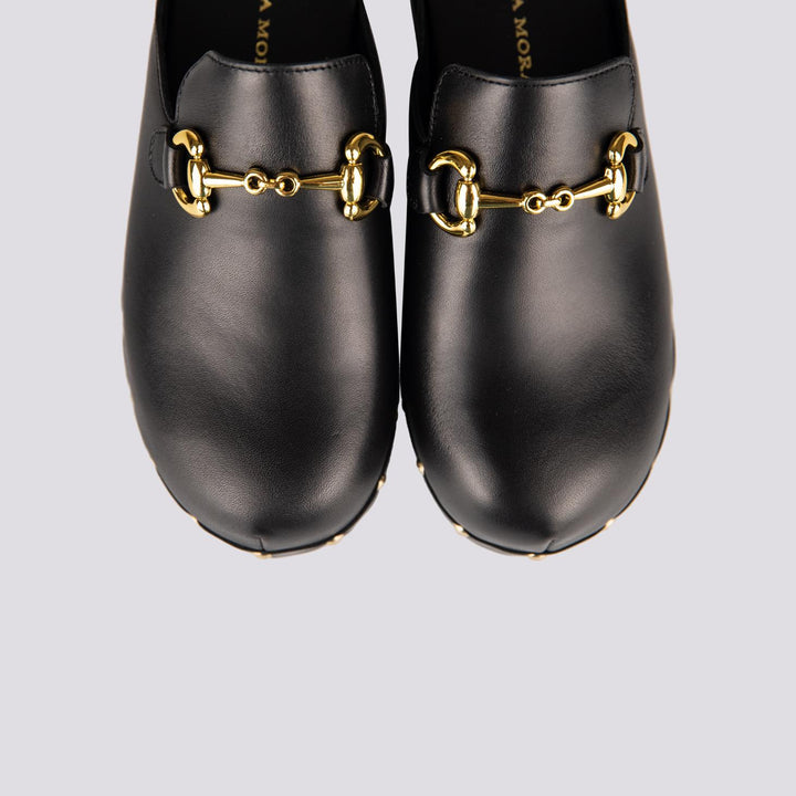 ZOCCOLO IN PELLE NERO CON MORSETTO