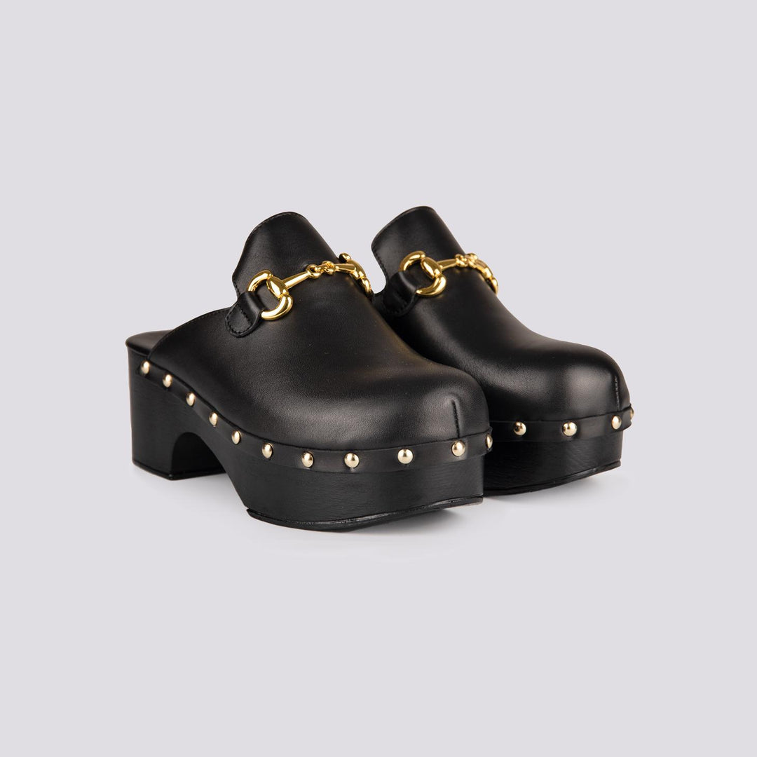 ZOCCOLO IN PELLE NERO CON MORSETTO