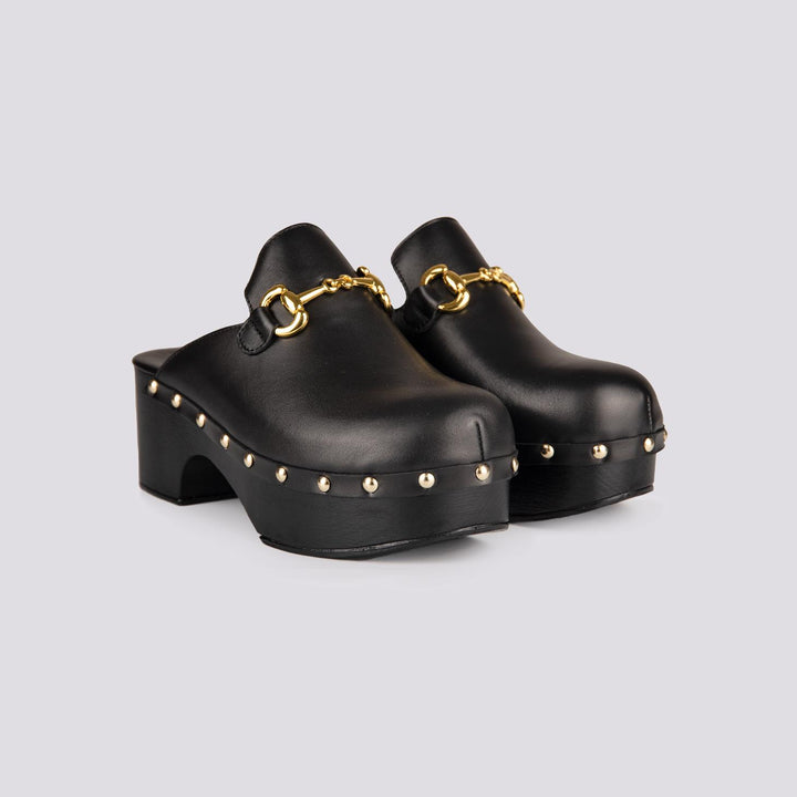 ZOCCOLO IN PELLE NERO CON MORSETTO