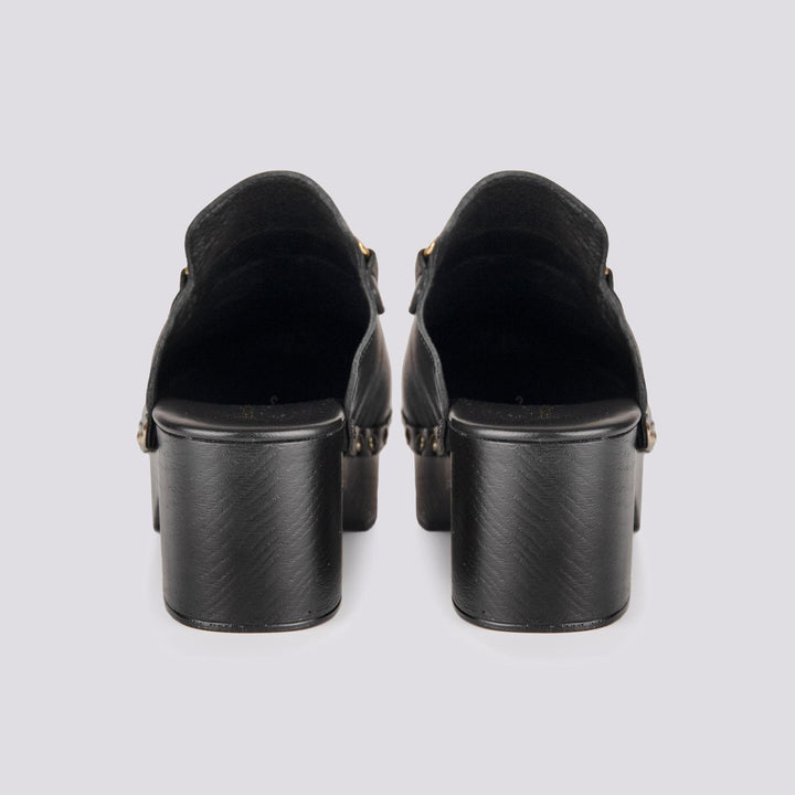 ZOCCOLO IN PELLE NERO CON MORSETTO