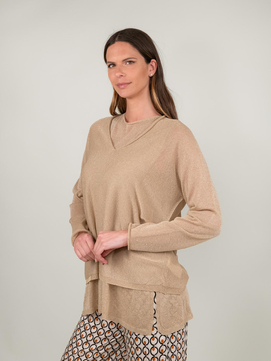 MAGLIA OVER ORO LUREX SCOLLO V 12104 ORO ANDREA MORANDO 