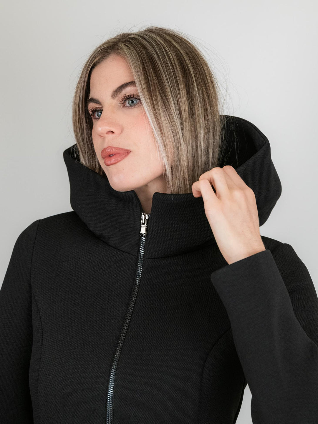 GIUBBINO TECNICO CORTO NERO CON CAPPUCCIO 97801LO NERO ANDREA MORANDO 
