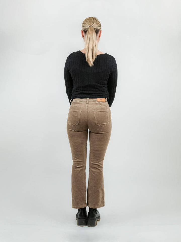 Pantalone cinque tasche a trombetta in velluto beige