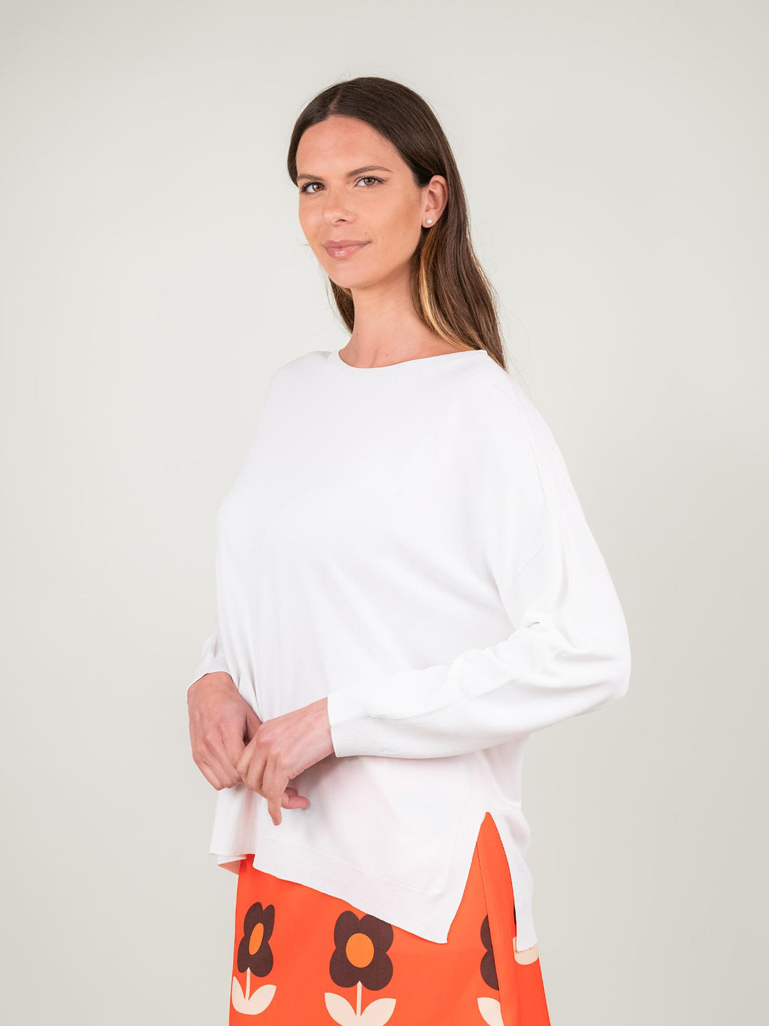 MAGLIA OVER BIANCA CON SCOLLO A BARCHETTA 2685 BIANCO ANDREA MORANDO 