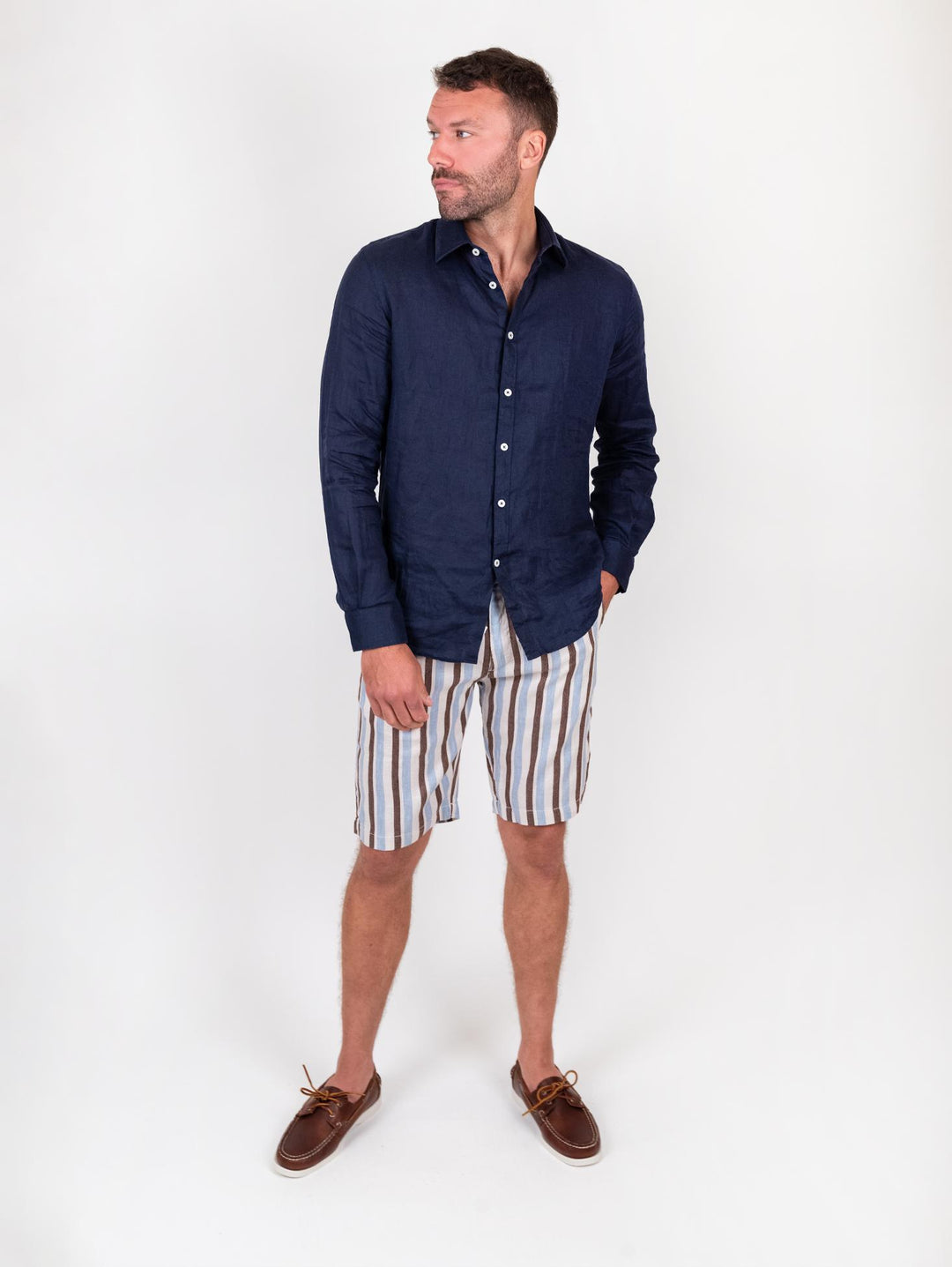 Bermuda in lino e cotone a righe marrone azzurro