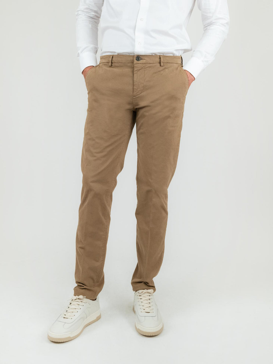 PANTALONE MARRONE  CON TASCHE A FILO