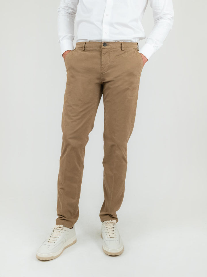 PANTALONE MARRONE  CON TASCHE A FILO