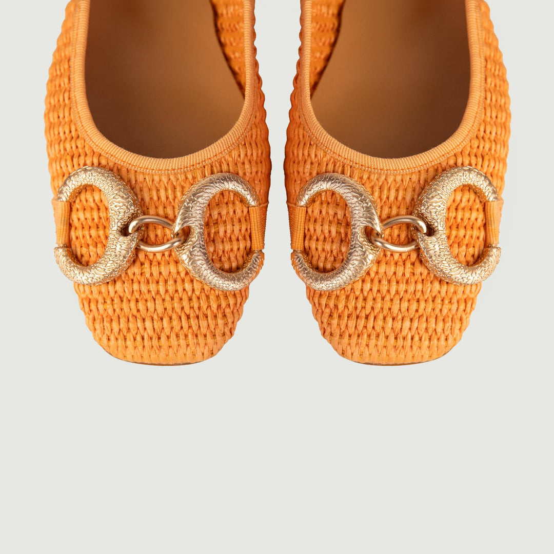 BALLERINE IN RAFIA INTRECCIATA ARANCIO CON DETTAGLIO IN METALLO 4875RAFIA ARANCIO ANDREA MORANDO 