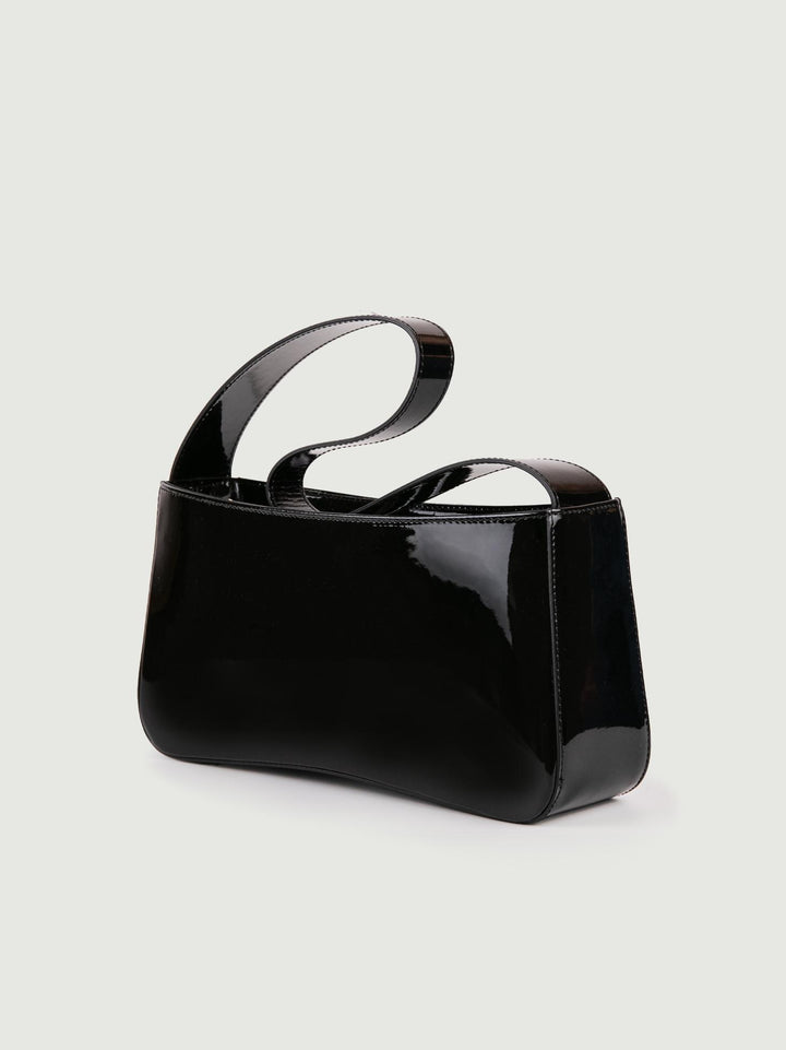 BORSA A SPALLA SEVENTY NERA IN VERNICE