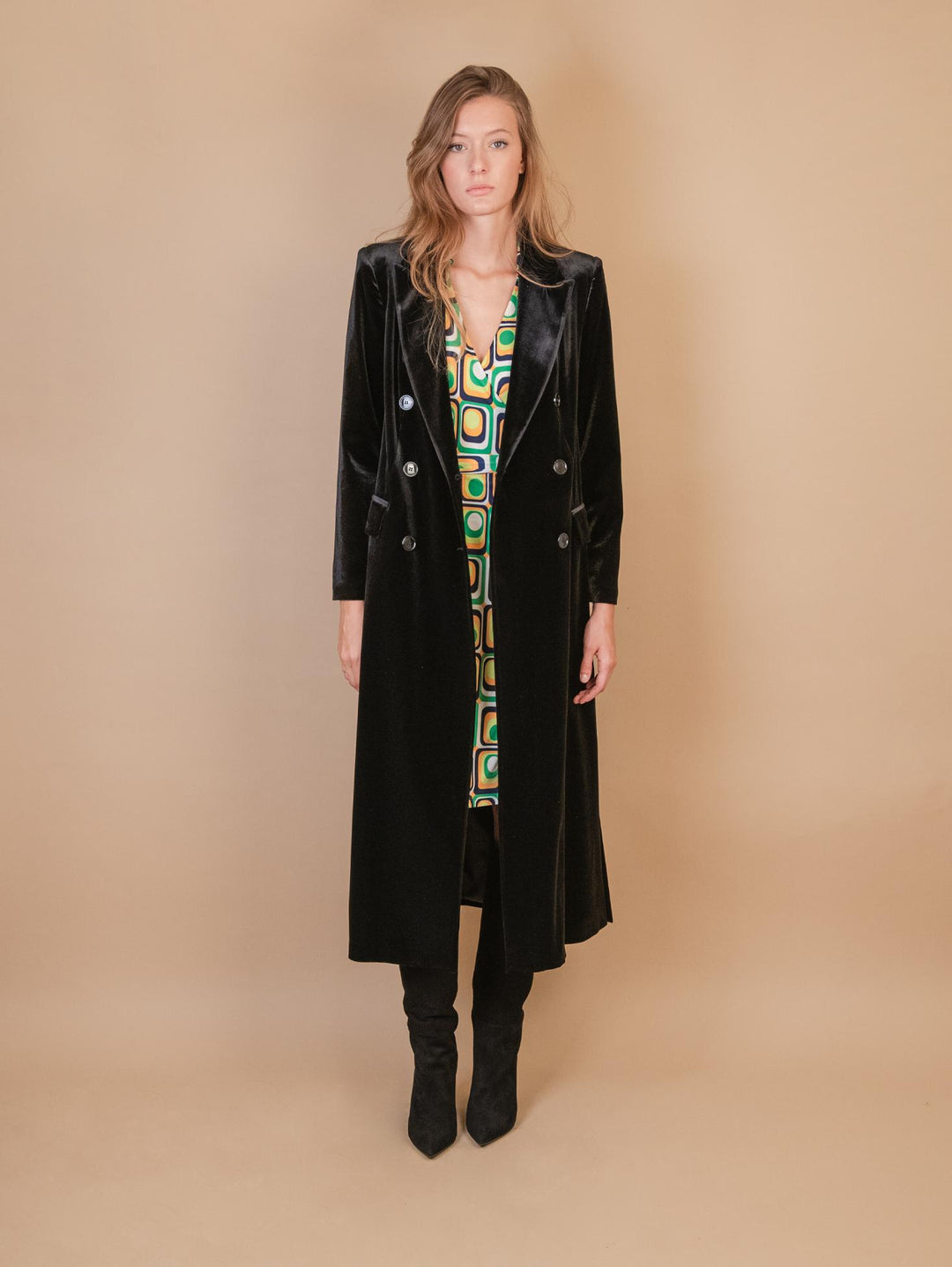 CAPPOTTO DOPPIOPETTO  CON SPACCO LATERALE  IN VELLUTO NERO 2134/2894 12 ANDREA MORANDO 