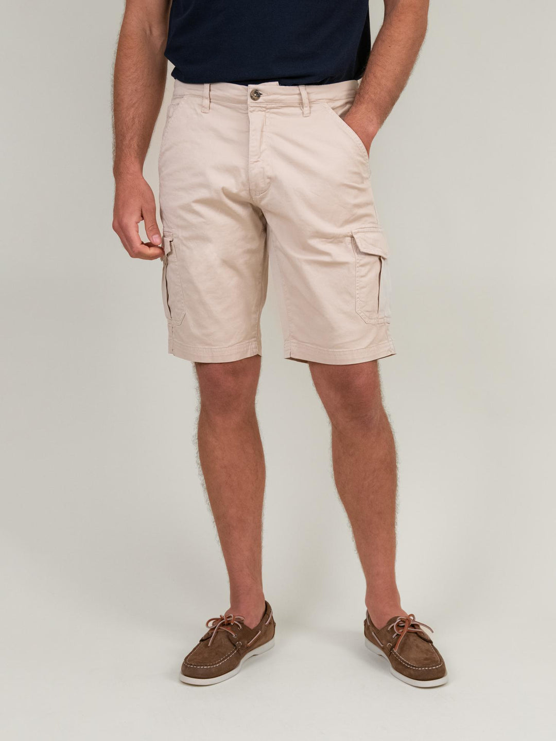 BERMUDA BEIGE CON TASCONI