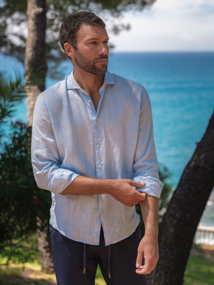 Camicia in lino azzurro chiaro