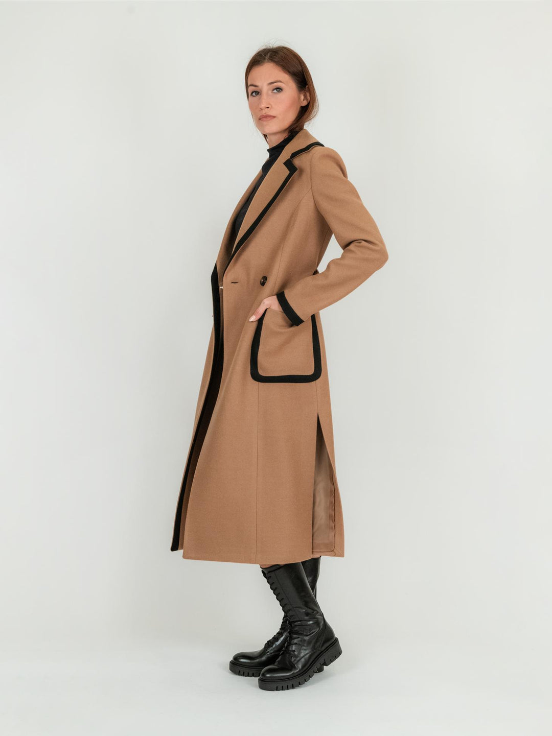 CAPPOTTO CAMMELLO CON PROFILI NERI 9775RO CAMMELLO/NERO ANDREA MORANDO 