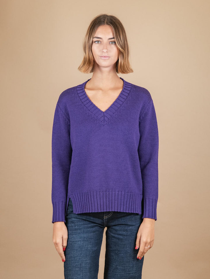 MAGLIA SCOLLO A V IN LANA VERGINE VIOLA 2378008 079 ANDREA MORANDO 