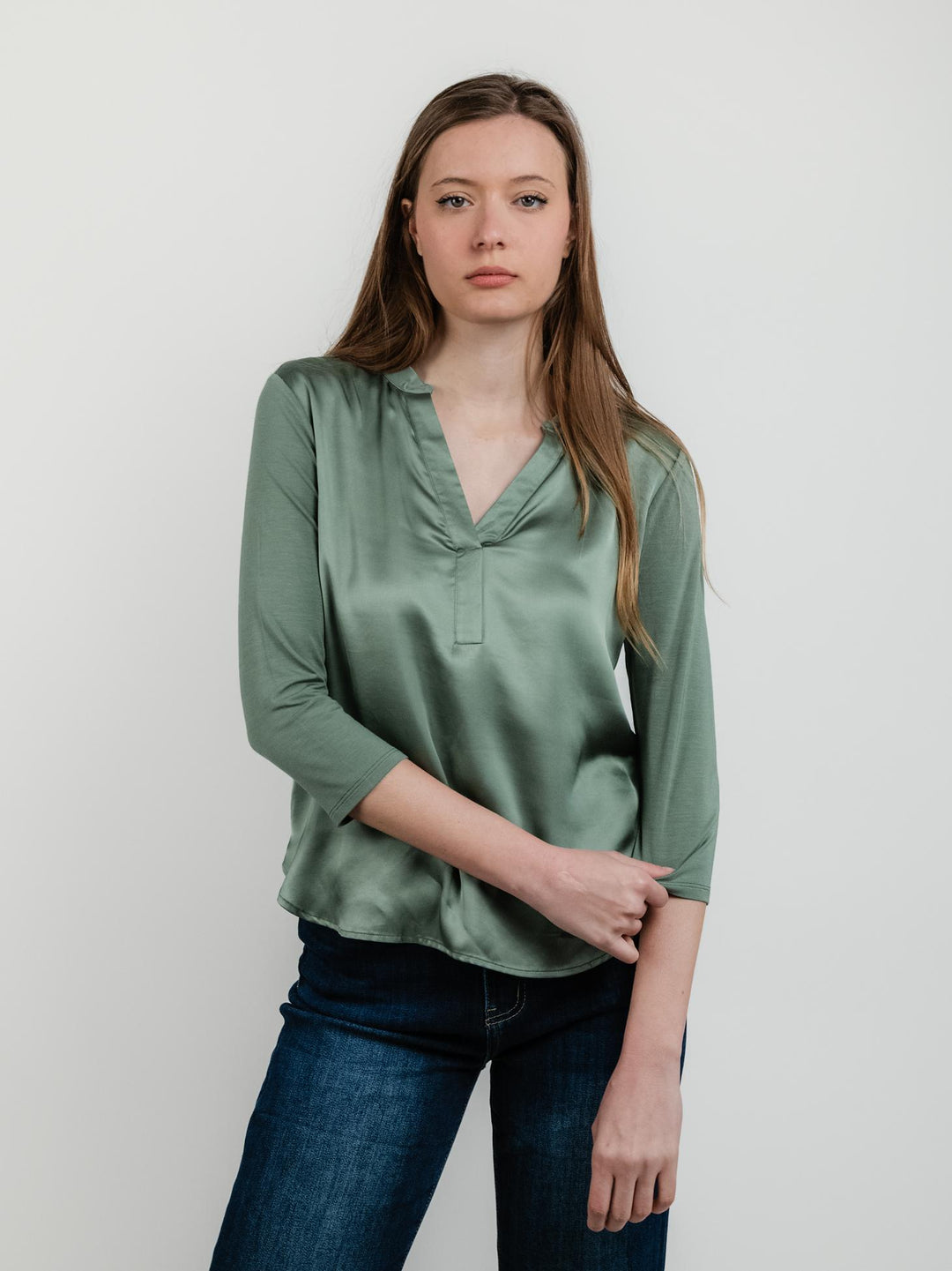 Blusa in raso verde salvia