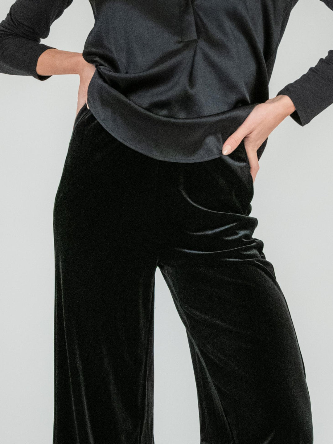 PANTALONE CON ELASTICO IN VELLUTO nero LISCIO 245C1021 029 ANDREA MORANDO 