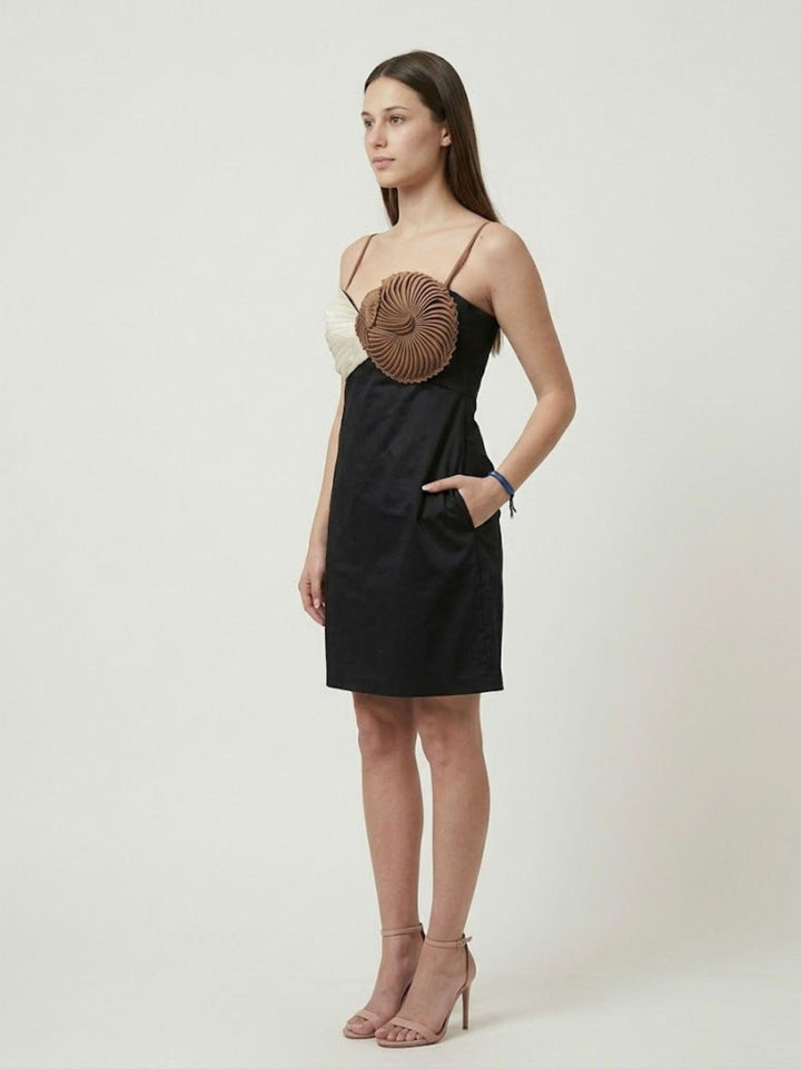 Abito con dettaglio a conchiglia la Concha dress bianco e nero RO007 NMT ROSANNA OCAMPO 