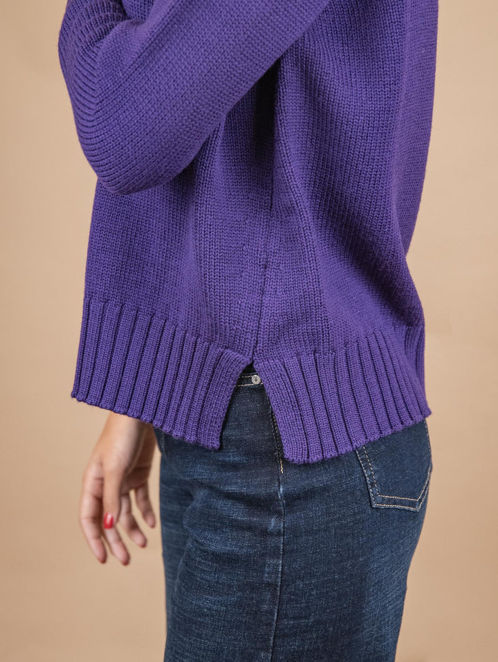 MAGLIA SCOLLO A V IN LANA VERGINE VIOLA 2378008 079 ANDREA MORANDO 