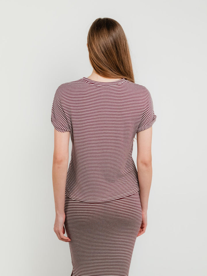 T-SHIRT IN MAGLIA A RIGHE BIANCHE E BORDEAUX